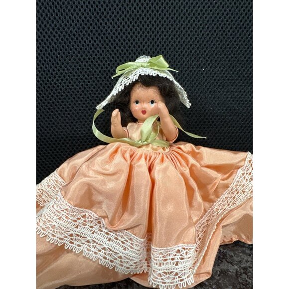 Vintage Hollywood Doll Sleeping Beauty Peach Dress & Lace With Box & Book - Picture 2 of 9